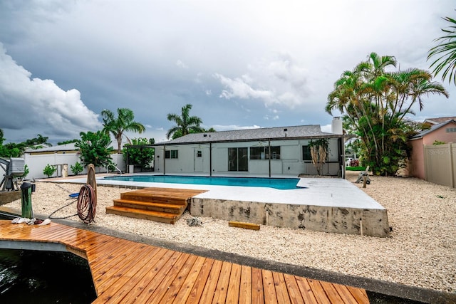 913 Spindle Palm Way, Apollo Beach, FL 33572 - view of swimming pool featuring a patio and a fenced backyard