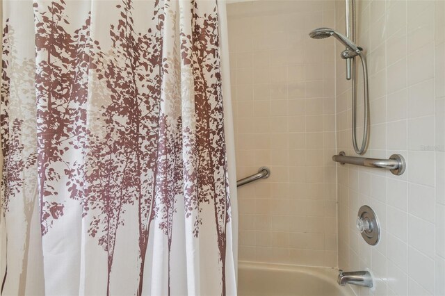 18914 Geraci Rd, Lutz, FL 33548 - bathroom featuring shower / tub combo