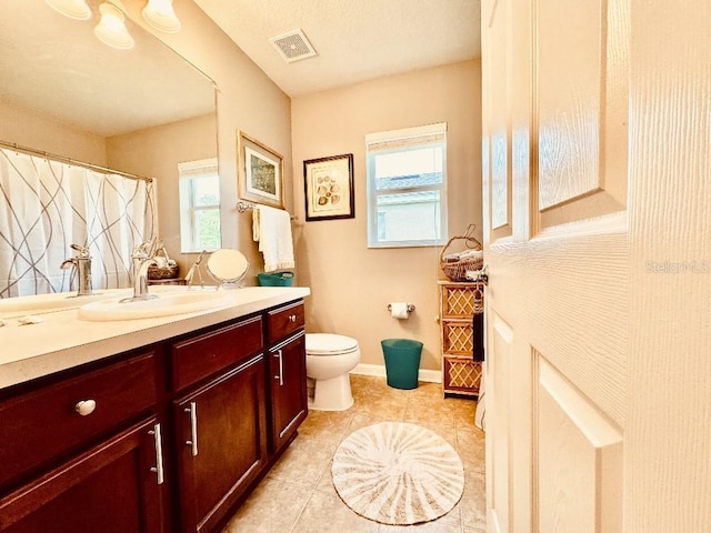 5103 98th Ave E, Parrish, FL 34219 - full bathroom with toilet, vanity, plenty of natural light, and baseboards