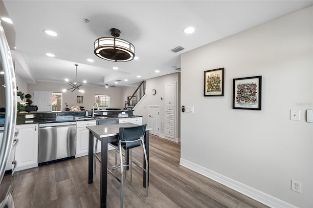 340 1st St N Unit I, Saint Petersburg, FL 33701 - kitchen with dishwasher, a peninsula, white cabinetry, a sink, and baseboards