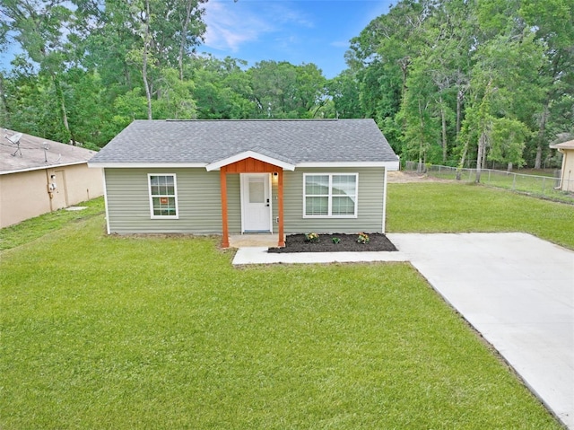 5969 NW 65th St, Ocala, FL 34482 - bungalow-style house featuring roof with shingles and driveway
