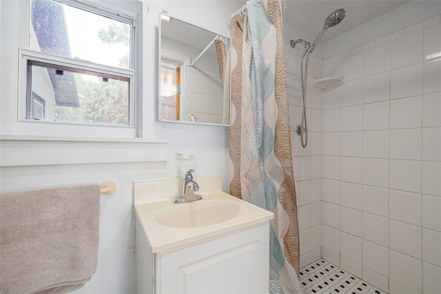 1235 Bass Blvd, Dunedin, FL 34698 - full bath with tiled shower and vanity