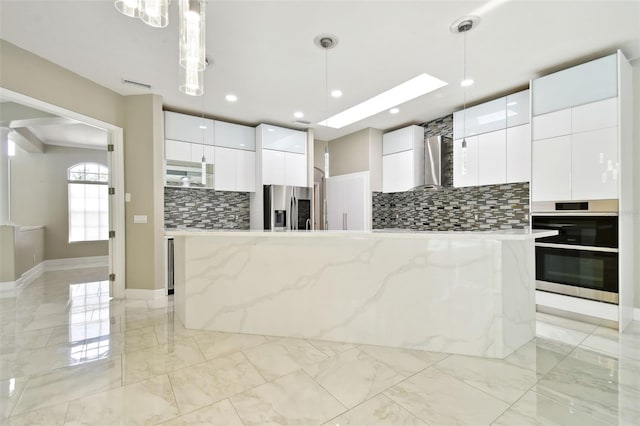 1460 Kensington Woods Dr, Lutz, FL 33549 - kitchen with appliances with stainless steel finishes, modern cabinets, decorative backsplash, white cabinets, and recessed lighting