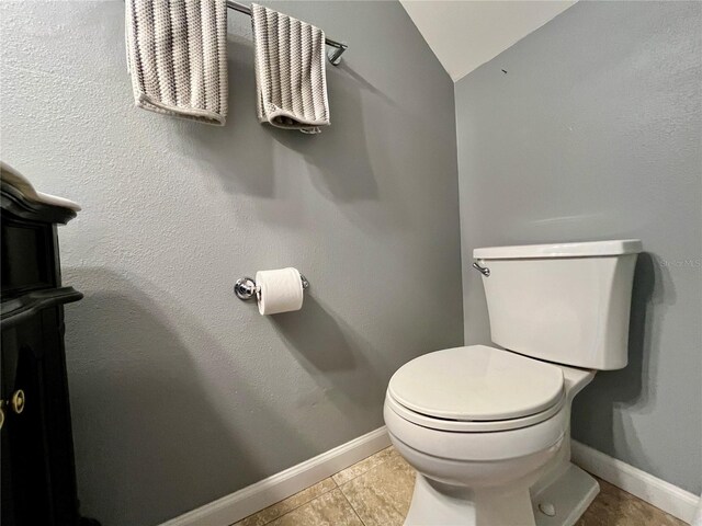 2131 Ridge Rd S Unit 76, Largo, FL 33778 - bathroom featuring baseboards, toilet, and lofted ceiling