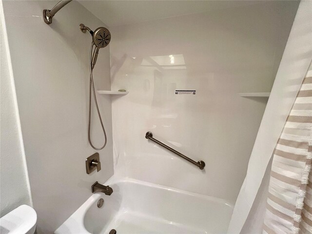2131 Ridge Rd S Unit 76, Largo, FL 33778 - full bathroom featuring shower / tub combo with curtain and toilet