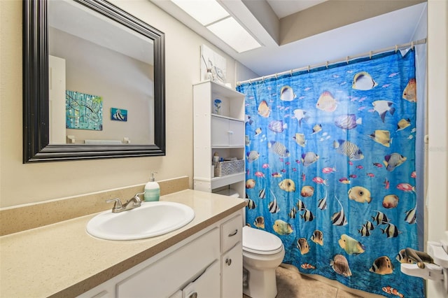 13127 Topflite Ct, Hudson, FL 34669 - full bathroom featuring toilet, vanity, and a shower with curtain