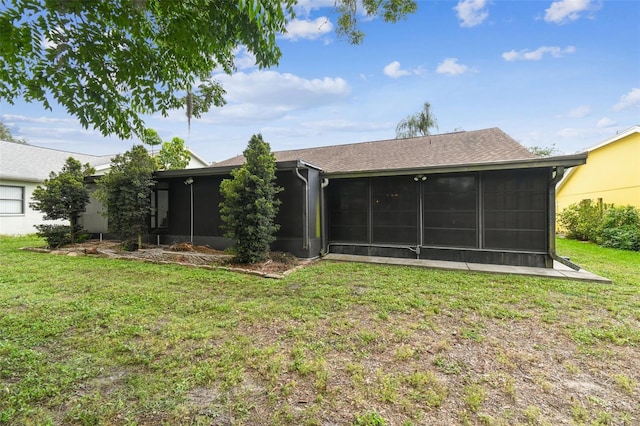 13127 Topflite Ct, Hudson, FL 34669 - rear view of property featuring a sunroom, a yard, and roof with shingles