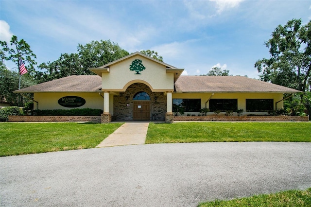 13127 Topflite Ct, Hudson, FL 34669 - mediterranean / spanish-style house featuring a front lawn and stucco siding