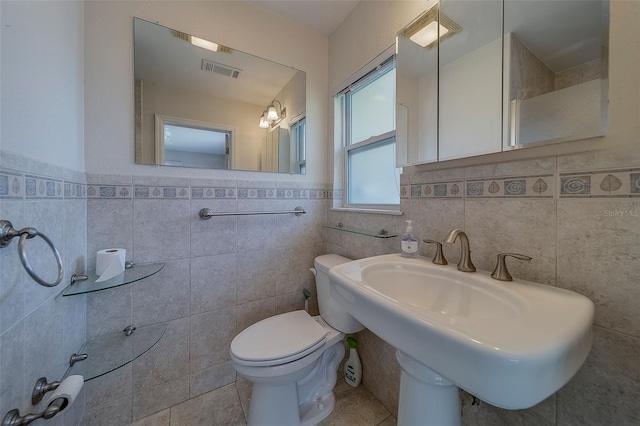501 Poinsettia Rd, Belleair, FL 33756 - bathroom featuring tile walls, toilet, and a sink