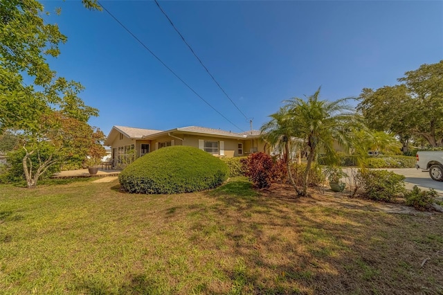501 Poinsettia Rd, Belleair, FL 33756 - view of grassy yard