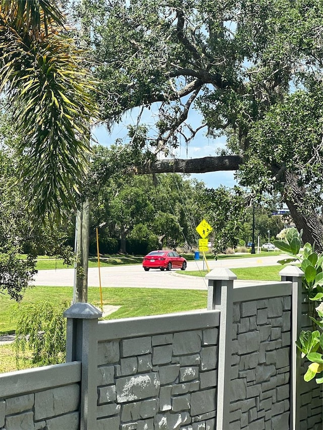 4444 Aqua Mirage St, Sarasota, FL 34238 - view of green lawn