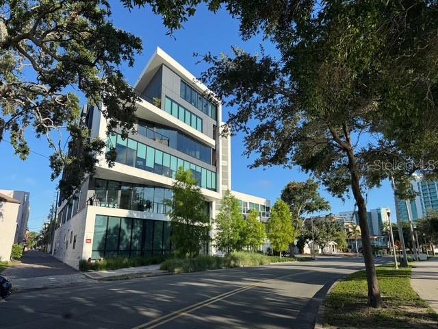 132 Mirror Lake Dr N Unit 501, Saint Petersburg, FL 33701 - photo 1