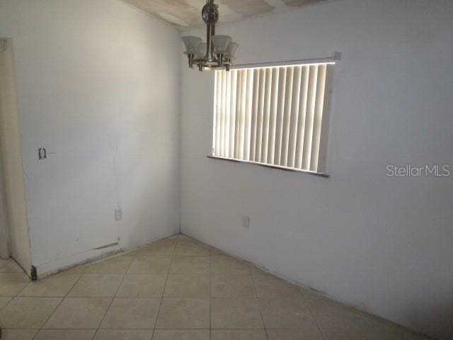 5190 Starling Dr, Mulberry, FL 33860 - spare room featuring a chandelier and light tile patterned flooring