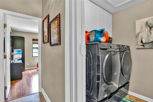 12219 Steppingstone Blvd, Tampa, FL 33635 - laundry area featuring washing machine and dryer, a textured ceiling, baseboards, and tile patterned floors