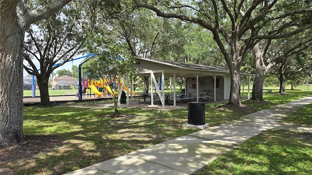 12219 Steppingstone Blvd, Tampa, FL 33635 - view of home's community with a lawn