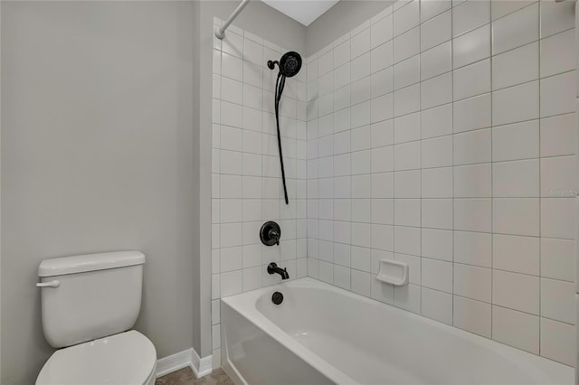1821 Cherry Walk Rd, Lutz, FL 33558 - full bathroom featuring toilet, baseboards, and shower / bath combination