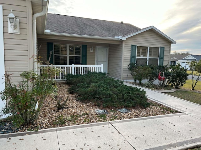 310 Knoll Pl, The Villages, FL 32162 - view of front of home featuring a porch and a shingled roof