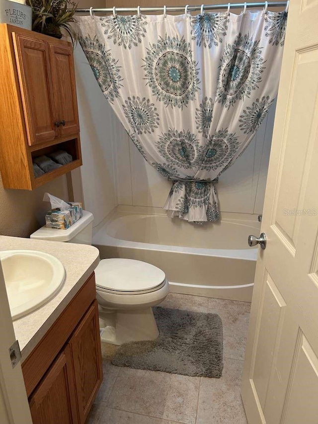 310 Knoll Pl, The Villages, FL 32162 - full bathroom featuring shower / bath combination with curtain, toilet, vanity, and tile patterned floors