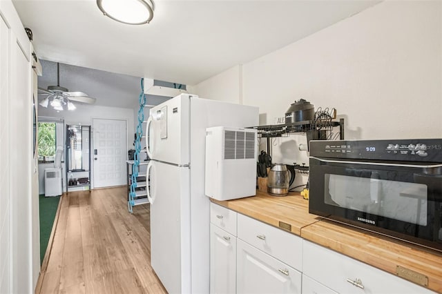 20921 Haulover Cv Unit 8, Lutz, FL 33558 - kitchen featuring wood counters, freestanding refrigerator, light wood-type flooring, white cabinets, and a ceiling fan