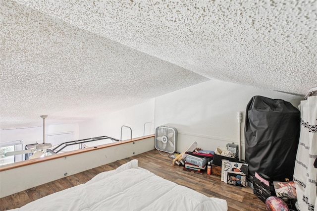 20921 Haulover Cv Unit 8, Lutz, FL 33558 - bedroom with wood finished floors and a textured ceiling