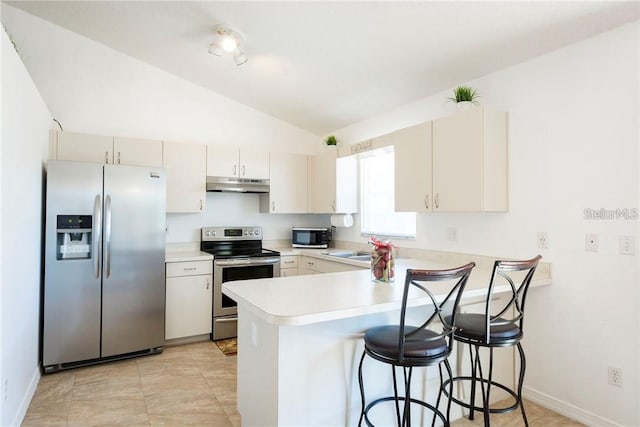 1602 Taylor Lake Cir, Largo, FL 33778 - kitchen featuring stainless steel appliances, under cabinet range hood, a peninsula, light countertops, and vaulted ceiling