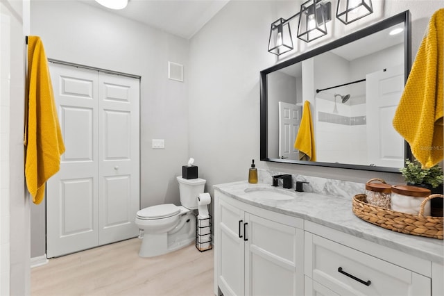 10412 White Lake Ct, Tampa, FL 33626 - full bath featuring toilet, wood finished floors, vanity, and tiled shower