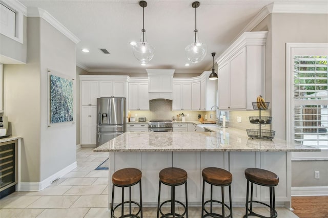 2522 W Watrous Ave, Tampa, FL 33629 - kitchen with appliances with stainless steel finishes, a sink, ornamental molding, baseboards, and custom exhaust hood