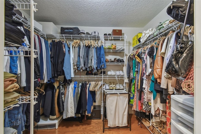 2522 W Watrous Ave, Tampa, FL 33629 - spacious closet featuring wood finished floors