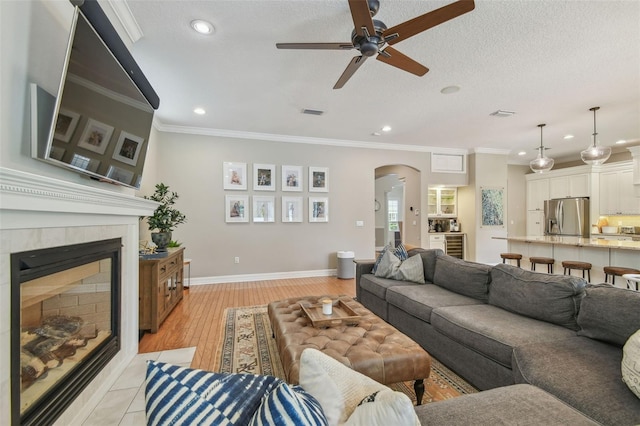 2522 W Watrous Ave, Tampa, FL 33629 - living area featuring a ceiling fan, recessed lighting, arched walkways, crown molding, and a fireplace