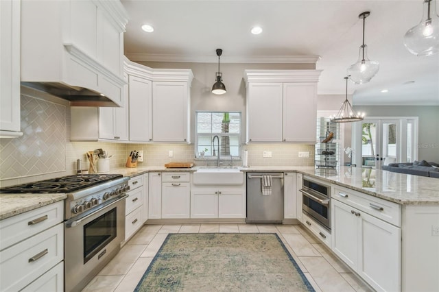 2522 W Watrous Ave, Tampa, FL 33629 - kitchen featuring appliances with stainless steel finishes, a sink, a peninsula, tasteful backsplash, and white cabinets