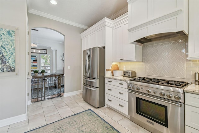 2522 W Watrous Ave, Tampa, FL 33629 - kitchen featuring stainless steel appliances, premium range hood, crown molding, arched walkways, and backsplash