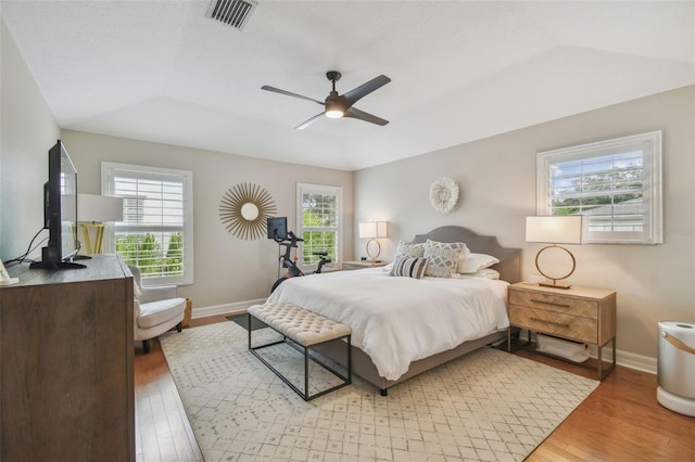 2522 W Watrous Ave, Tampa, FL 33629 - bedroom featuring light wood-type flooring, baseboards, a ceiling fan, and vaulted ceiling