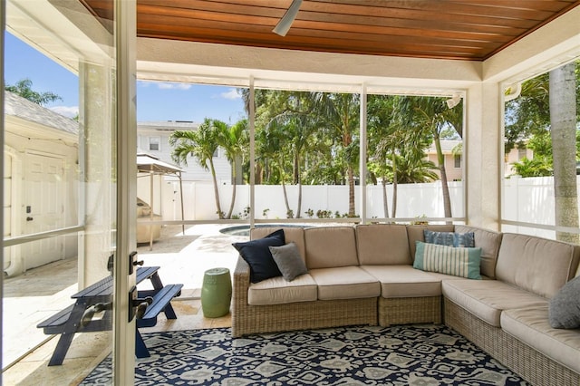2522 W Watrous Ave, Tampa, FL 33629 - sunroom / solarium with outdoor lounge area