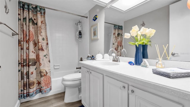 2616 Cove Cay Dr Unit 505, Clearwater, FL 33760 - bathroom with vanity, wood finished floors, and shower / bathtub combination with curtain