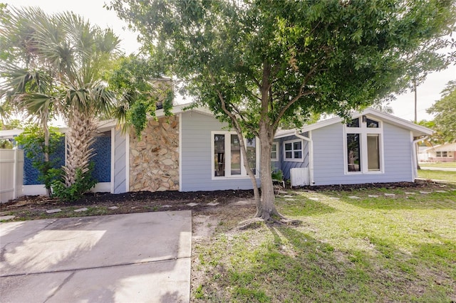 647 74th Ave N, Saint Petersburg, FL 33702 - photo 1