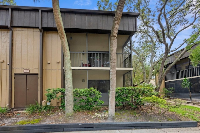 11805 Raintree Lake Ln Unit A, Tampa, FL 33617 - back of property with a balcony