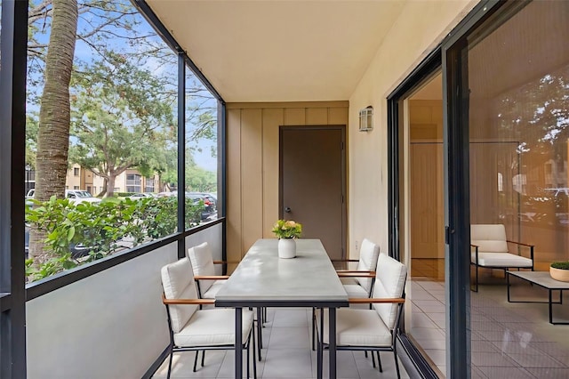 11805 Raintree Lake Ln Unit A, Tampa, FL 33617 - view of sunroom / solarium