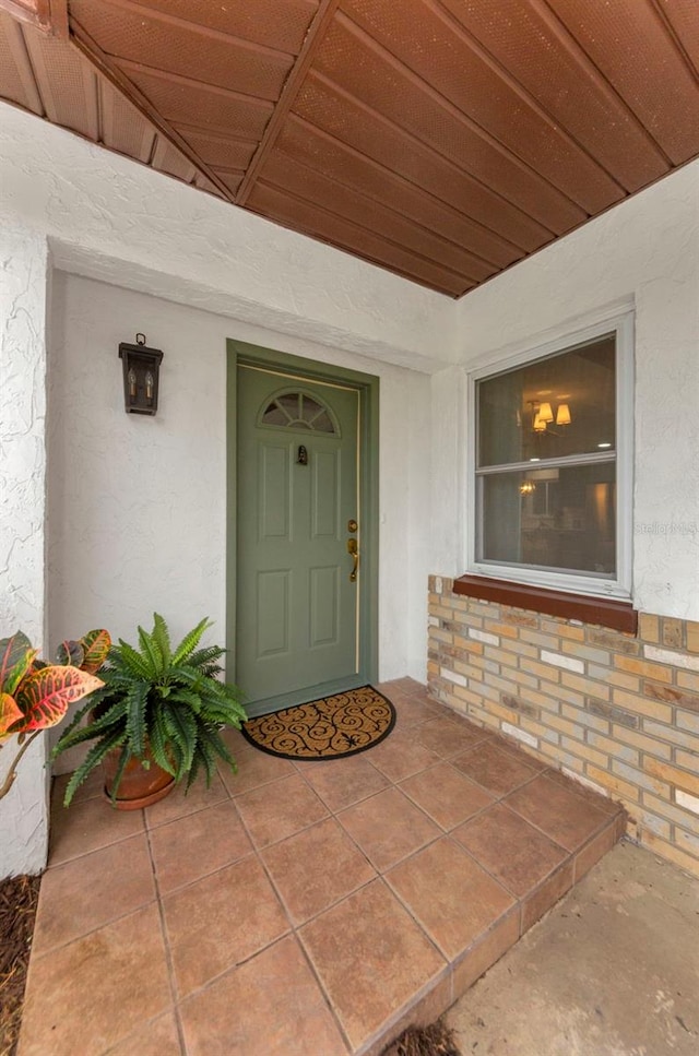 1558 Cottonwood Ter, Dunedin, FL 34698 - property entrance featuring stucco siding