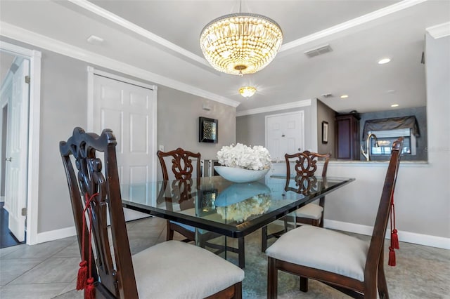 7300 Sun Island Dr S Unit 1505, South Pasadena, FL 33707 - dining space featuring a chandelier and crown molding