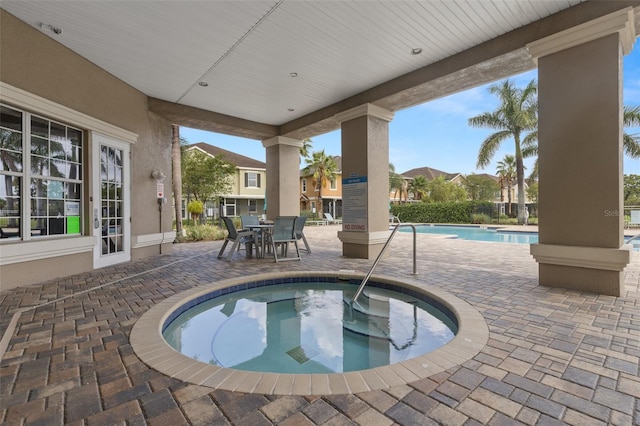 7001 Interbay Blvd Unit 242, Tampa, FL 33616 - community pool featuring a hot tub and a patio area