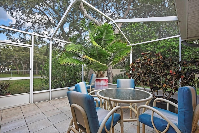 6121 Piedmont Dr, Spring Hill, FL 34606 - sunroom featuring outdoor dining space