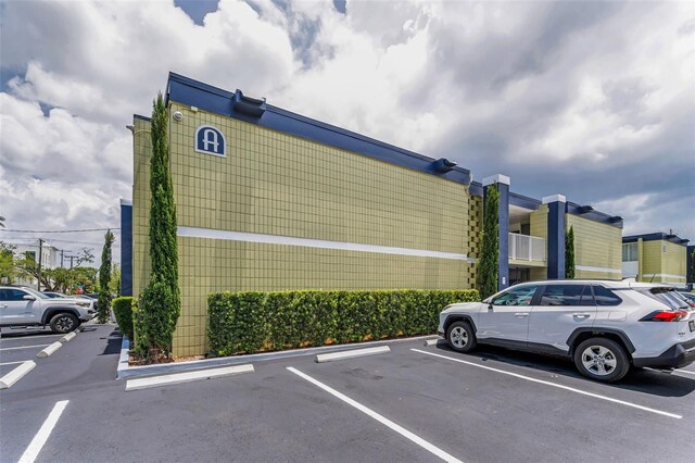 1301 S Howard Ave Unit A22, Tampa, FL 33606 - view of uncovered parking lot