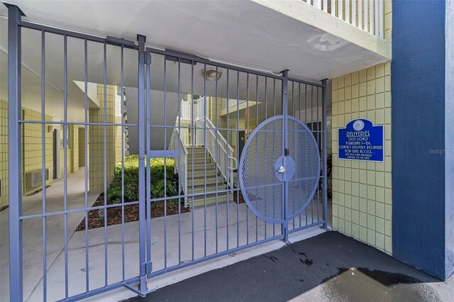 1301 S Howard Ave Unit A22, Tampa, FL 33606 - view of gate