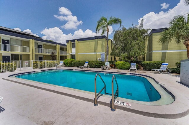 1301 S Howard Ave Unit A22, Tampa, FL 33606 - community pool with a patio area