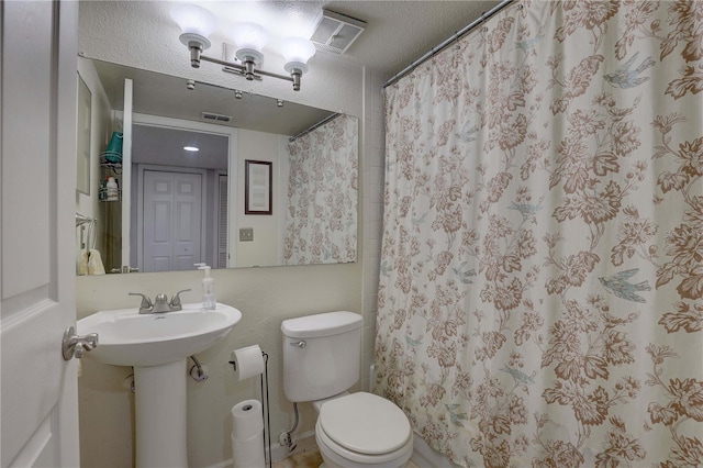 2500 Winding Creek Blvd Unit G307, Clearwater, FL 33761 - full bathroom featuring toilet and a shower with curtain