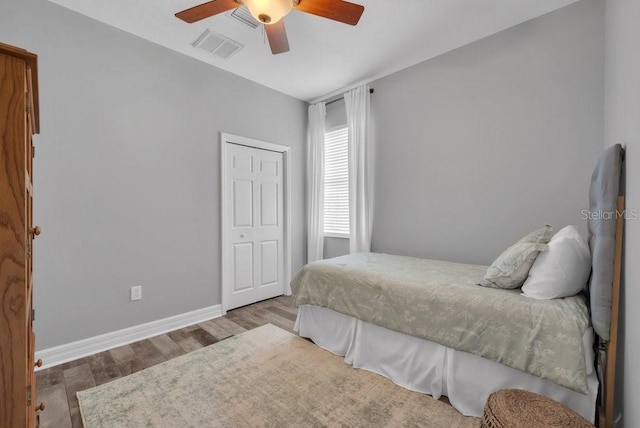 15309 Palomapark Ln, Lithia, FL 33547 - bedroom with wood finished floors, baseboards, ceiling fan, and a closet