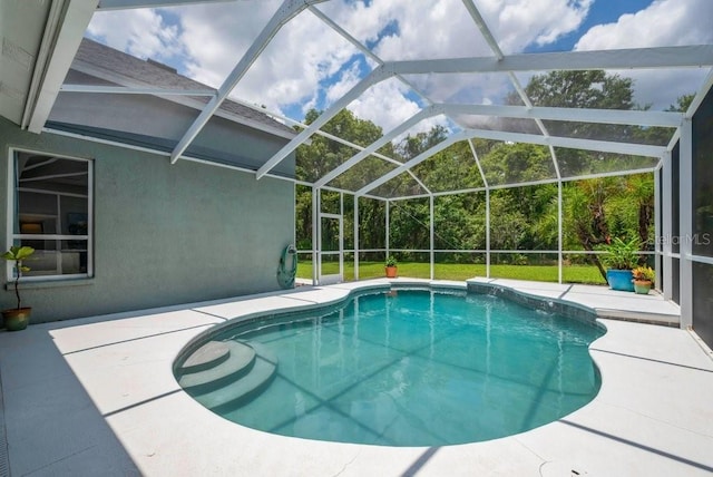 15309 Palomapark Ln, Lithia, FL 33547 - outdoor pool featuring a patio area and a lanai