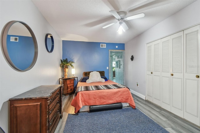 5728 14th Ave N Unit 101B, Saint Petersburg, FL 33710 - bedroom featuring light wood finished floors, a closet, and a ceiling fan
