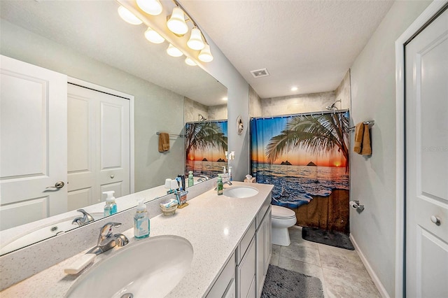 2844 Jacob Crossing Ln, Holiday, FL 34691 - full bathroom with double vanity, curtained shower, toilet, and baseboards