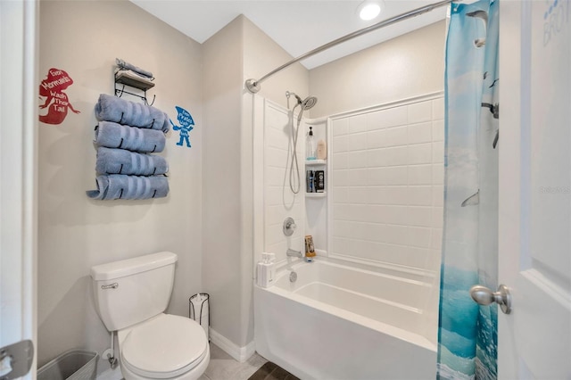 14716 Crescent Rock Dr, Wimauma, FL 33598 - full bathroom featuring shower / tub combo with curtain, toilet, and baseboards